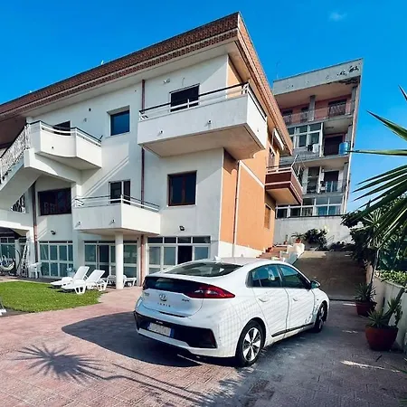 Domus In Villa, Swimming Pool And Private Parking *