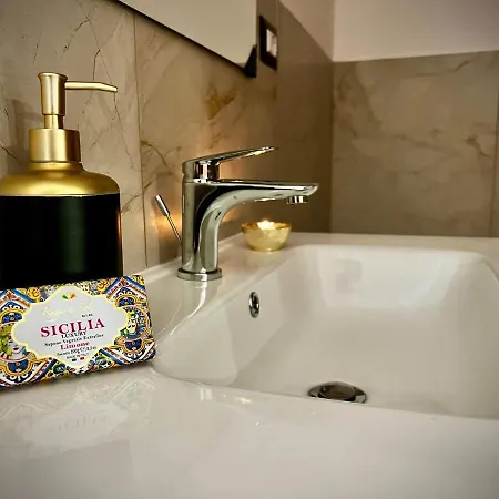 Domus In Villa, Swimming Pool And Private Parking *